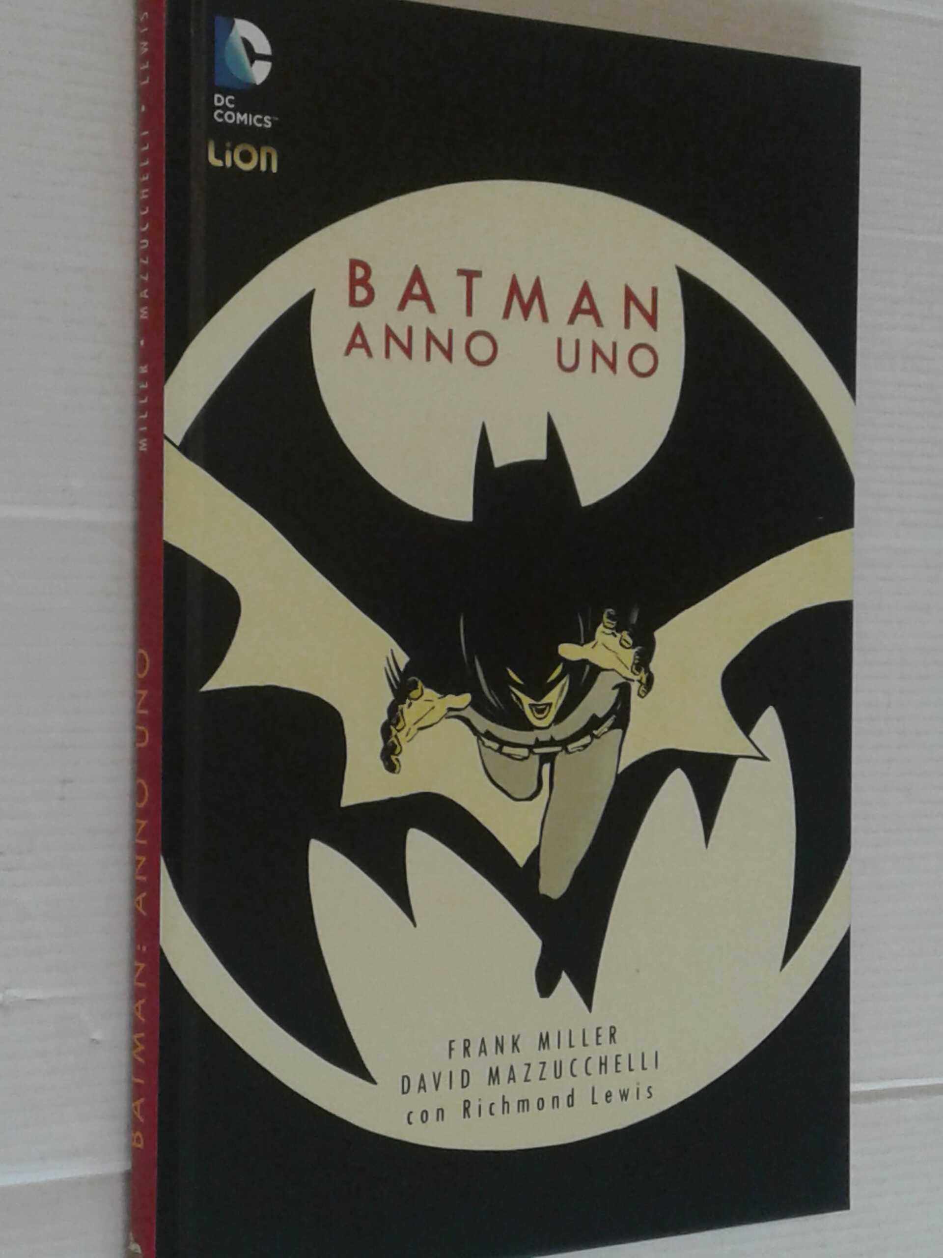 BATMAN ANNO UNO -formato grande cartonato- DI:FRANK MILLER- DC COMICS LION-  nuovo - Fumetti in Gondola